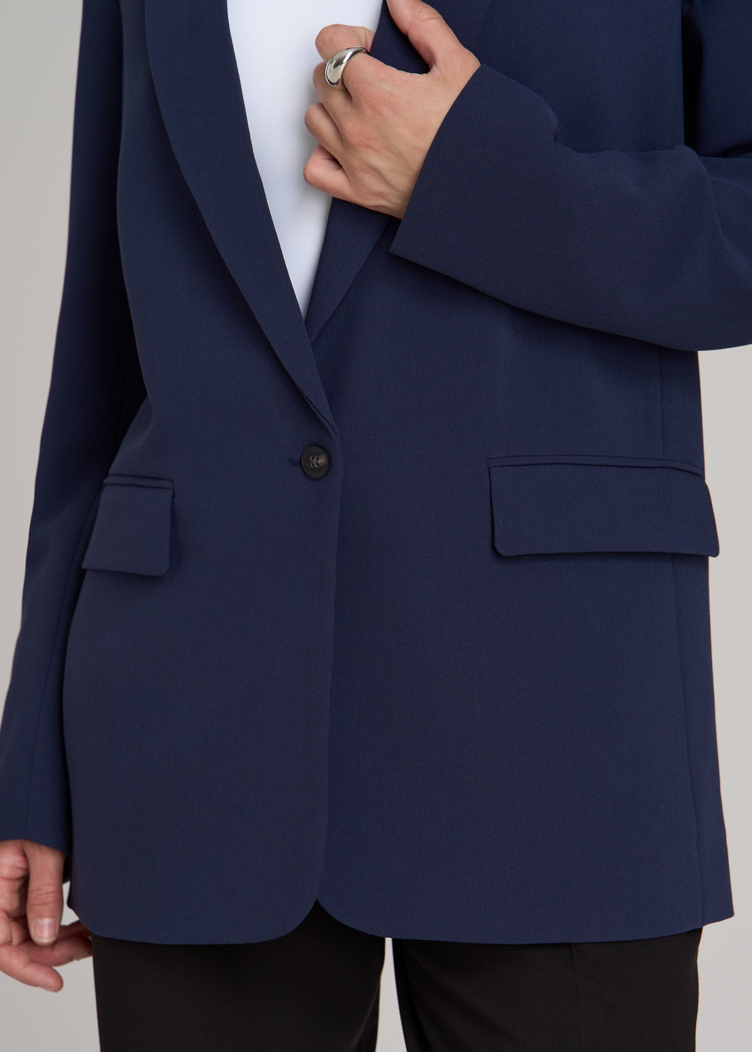 American-Tall-Women-Relaxed-Single-Button-Blazer-Navy-Detail