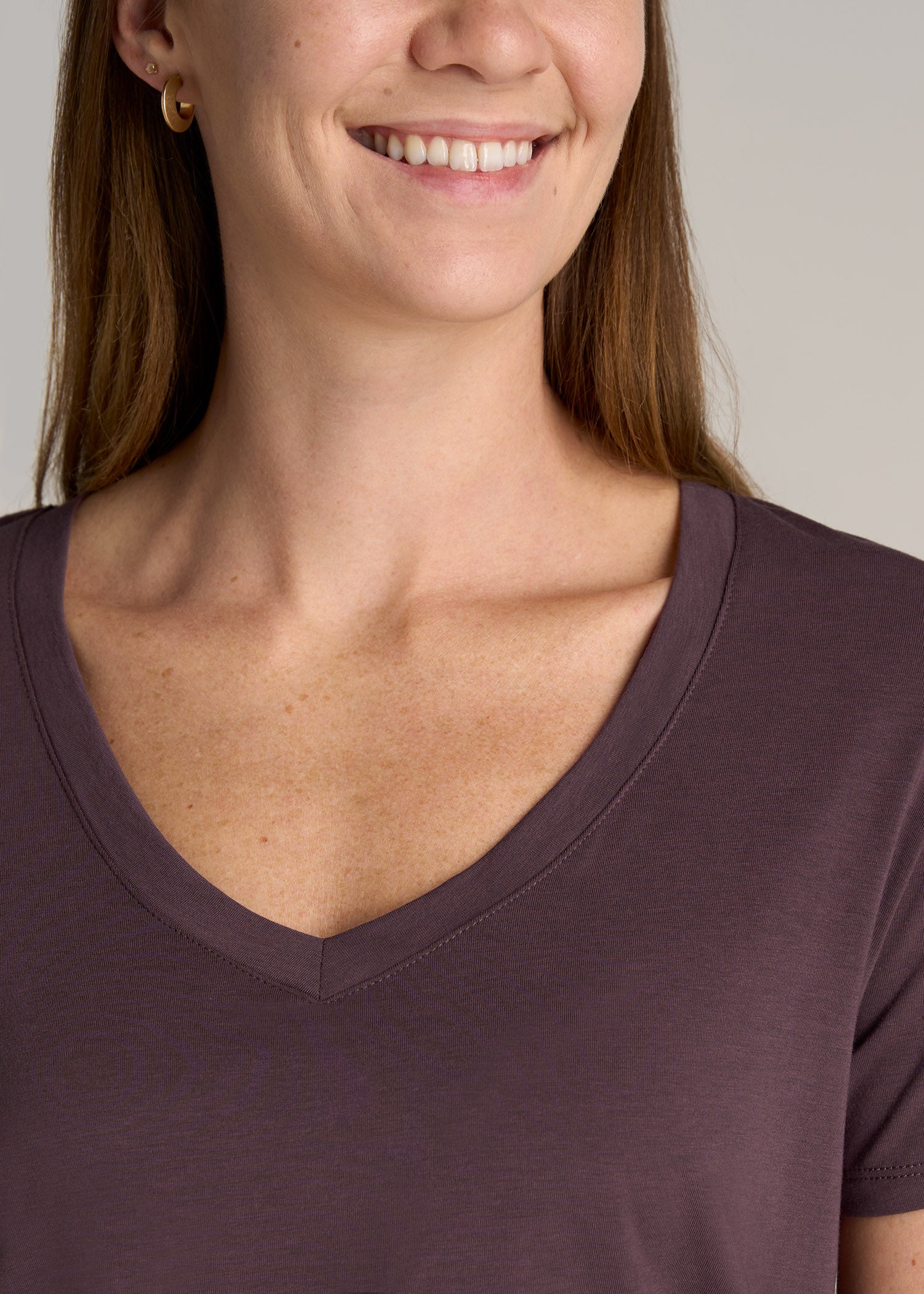 American-Tall-Women-Scoop-V-Neck-Tee-Merlot-detail